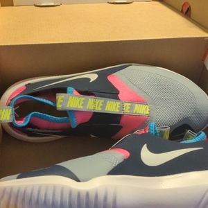 Nike flex runner (GS) size 5y